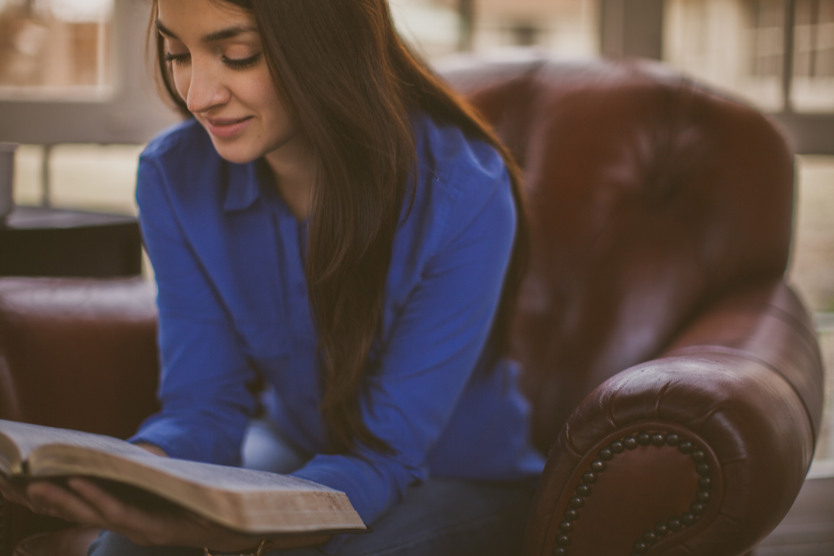 El estudio de la Biblia permite que el Esp&iacute;ritu Santo trabaje en nuestras mentes mientras asimilamos la Palabra de Dios y permitamos que nos instruya.