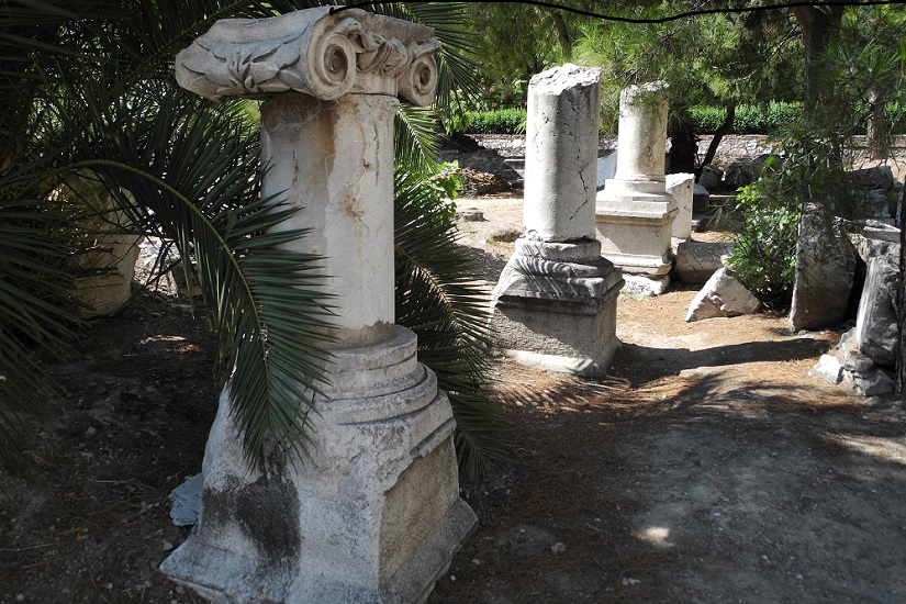 Pilares de la antigua Tiatira (foto de Joel Meeker).