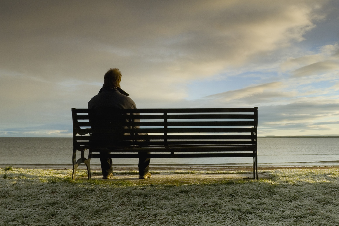 Cómo ayudar a un amigo con tendencias suicidas