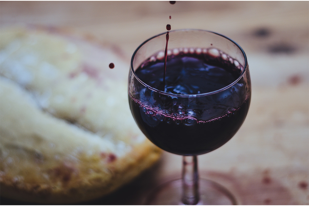 El primer milagro de Jesús: convertir el agua en vino