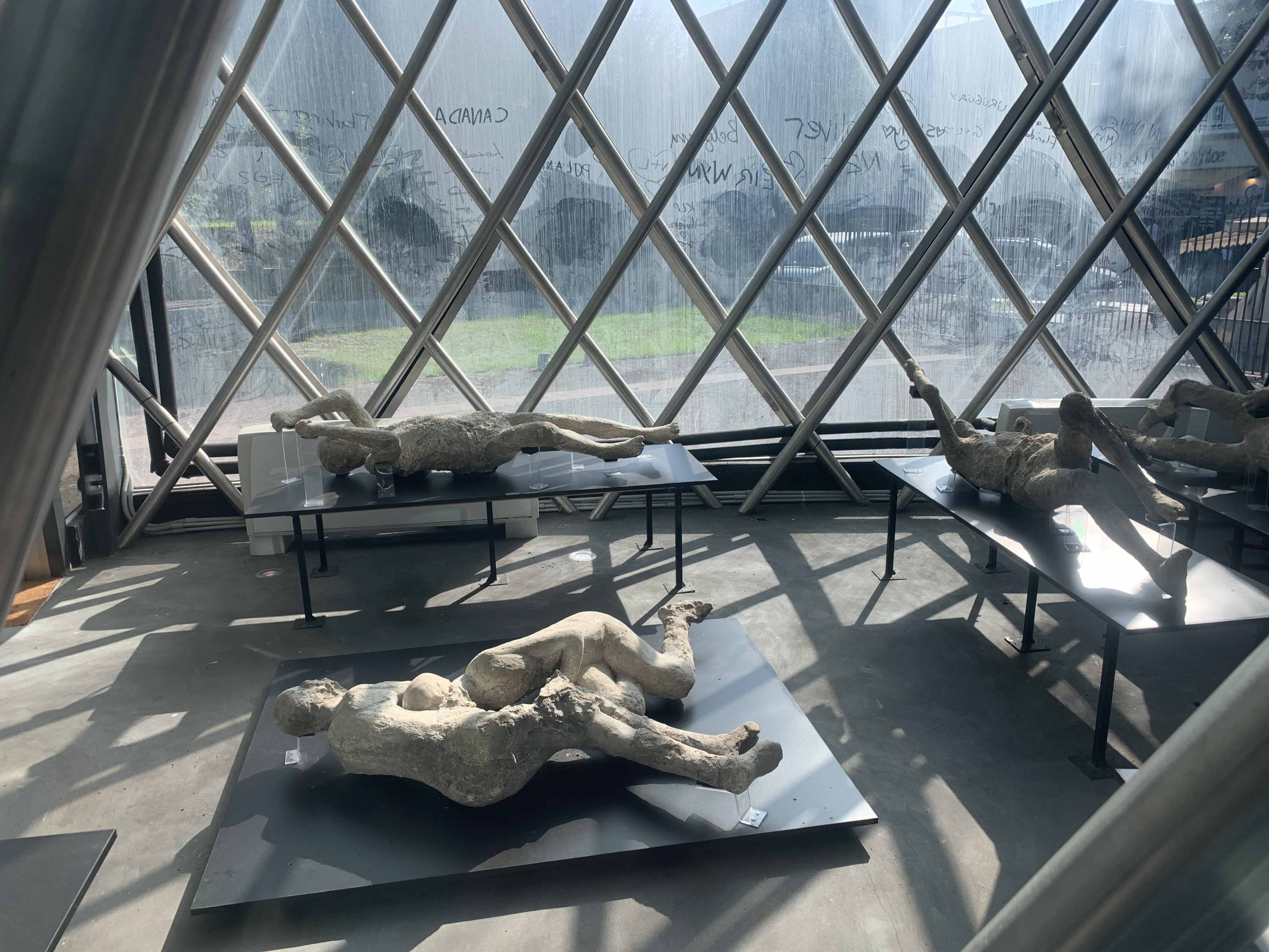 Los arque&oacute;logos hicieron moldes a partir de los moldes dejados por los cuerpos enterrados por la piedra p&oacute;mez y la ceniza en Pompeya (fotograf&iacute;as de David Treybig).