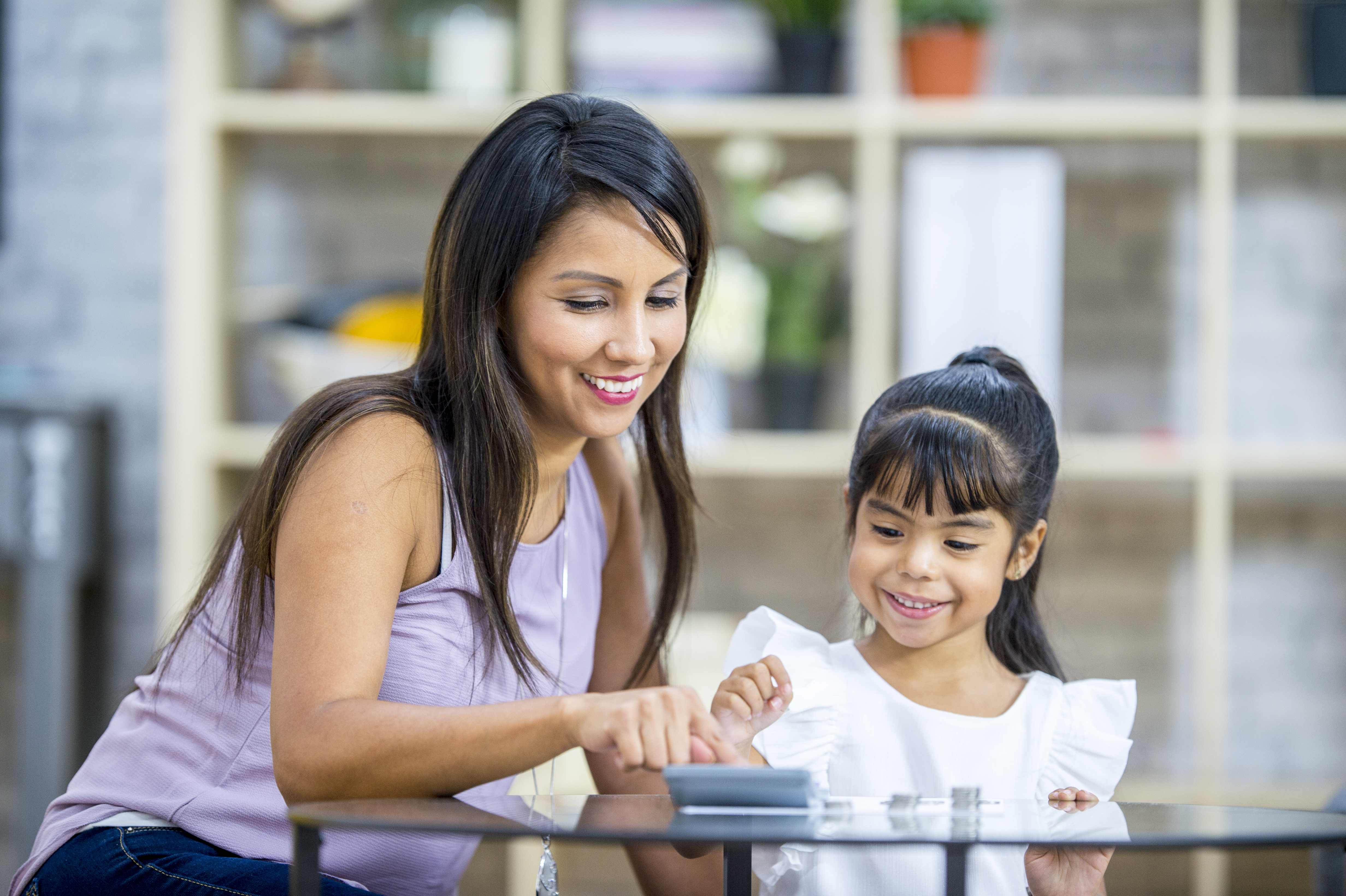 Enseñe a los niños pequeños acerca del dinero